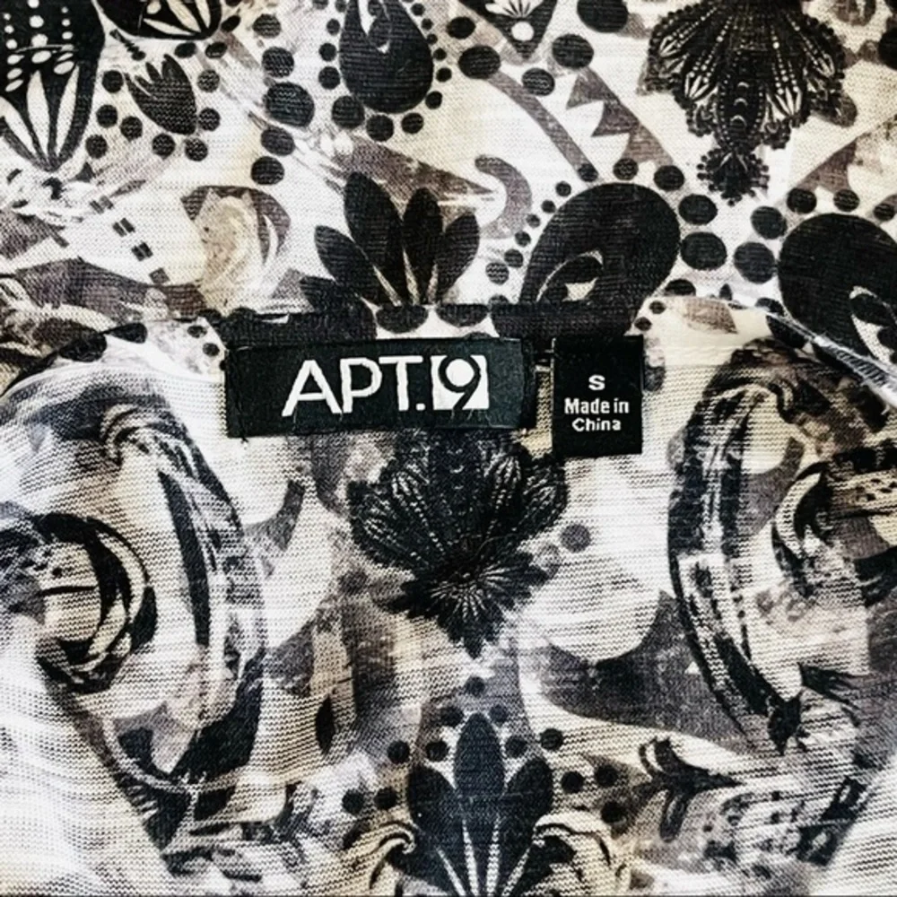 MODERN Striking APT 9 chic FLORAL patterned V NECK silky sheen LONGER IN LENTGH - Picture 9 of 12